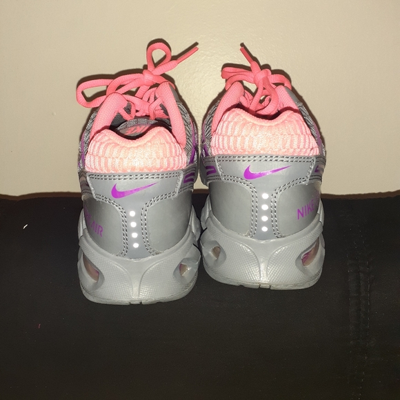 Nike - Picture 4 of 5